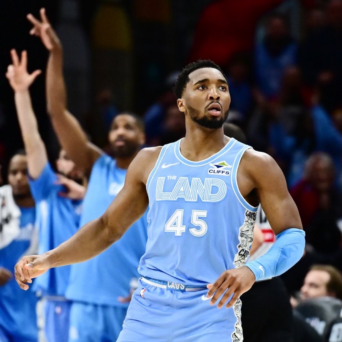 乐鱼体育官网包含克里夫兰骑士发布备战花絮，赛前状态回暖，NBA季后赛任务艰巨，团队化学反应显著的词条